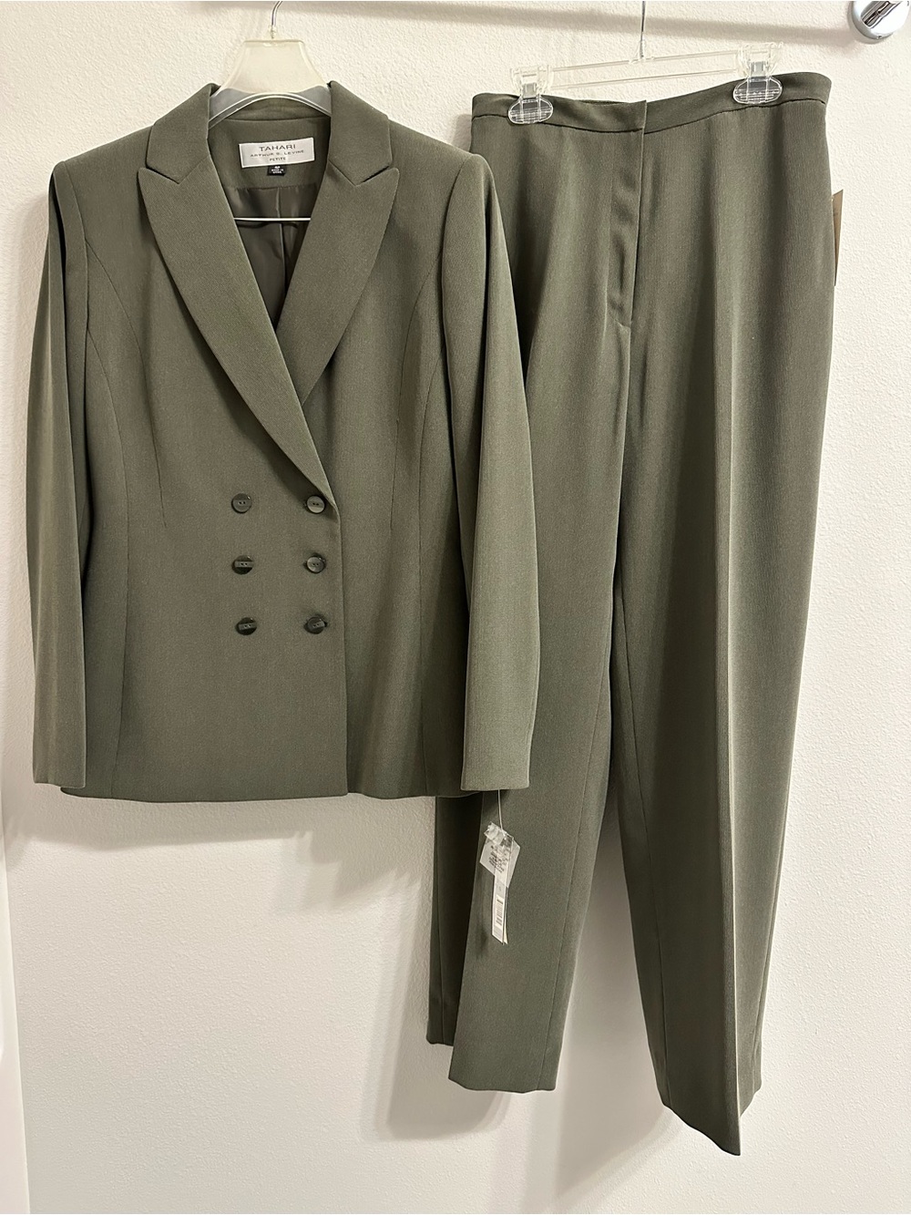 Tahari Arthur S. Levine 4P Double-Breasted Olive Women's 2-piece pant suit - Picture 11 of 11